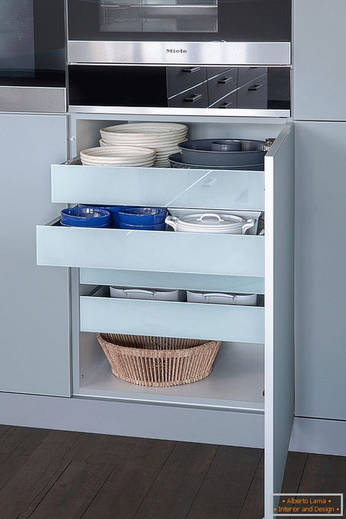Drawers for tableware