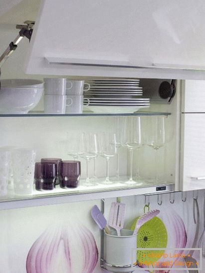 Shelves for storing dishes