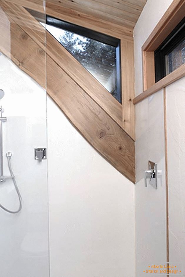 Interior of the house on wheels: shower