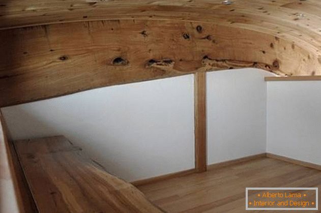 Interior of the house on wheels: decoration with solid cedar