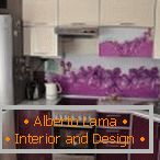 Design of a small purple kitchen с цветочными вставками