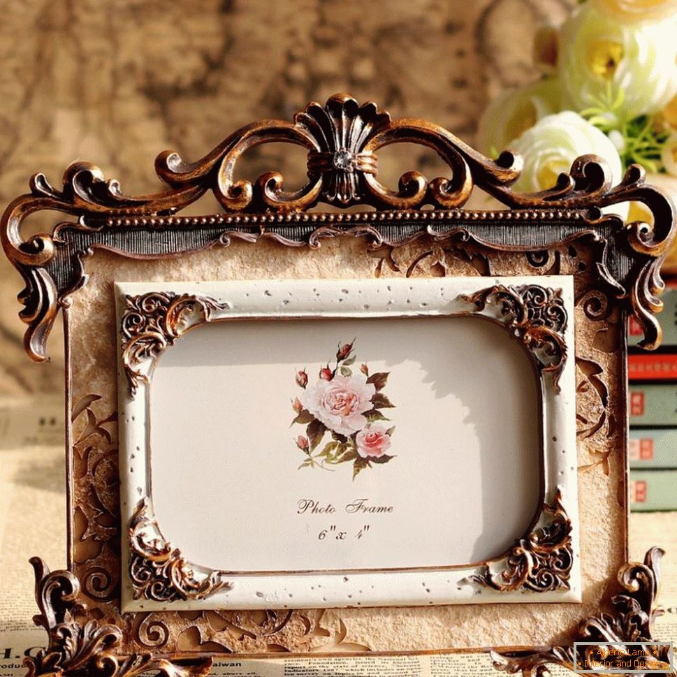 Decorative frame made of steel and ceramics