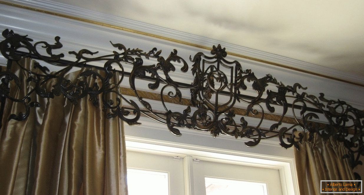 Cornice with front decoration