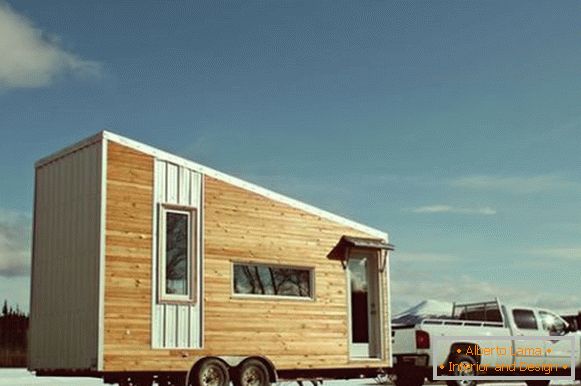 The appearance of a small cottage on wheels Leaf house в Канаде