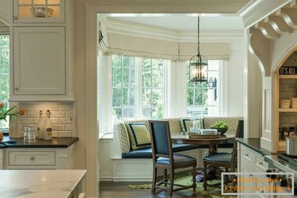 Beautiful kitchen with a bay window - design photo 2016