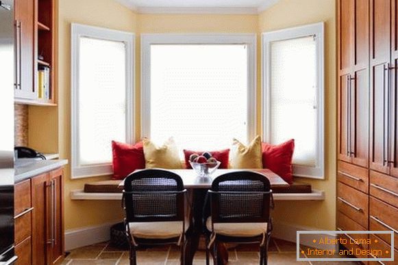 Kitchen design with a bay window - interior photo