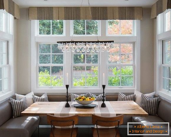 How to choose curtains to decorate the bay window in the kitchen