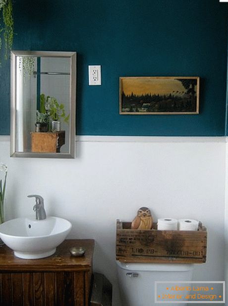 Contrast decoration of the bathroom