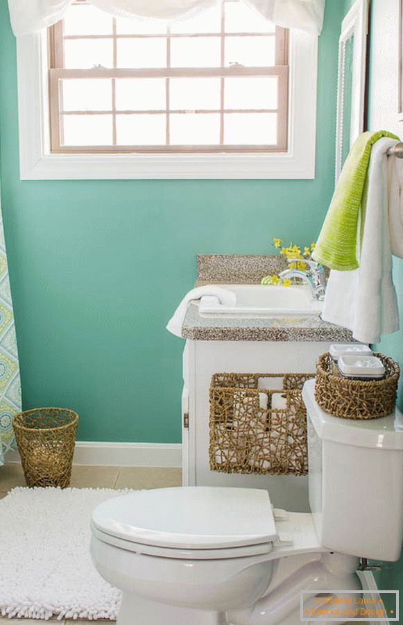 Bathroom in turquoise color