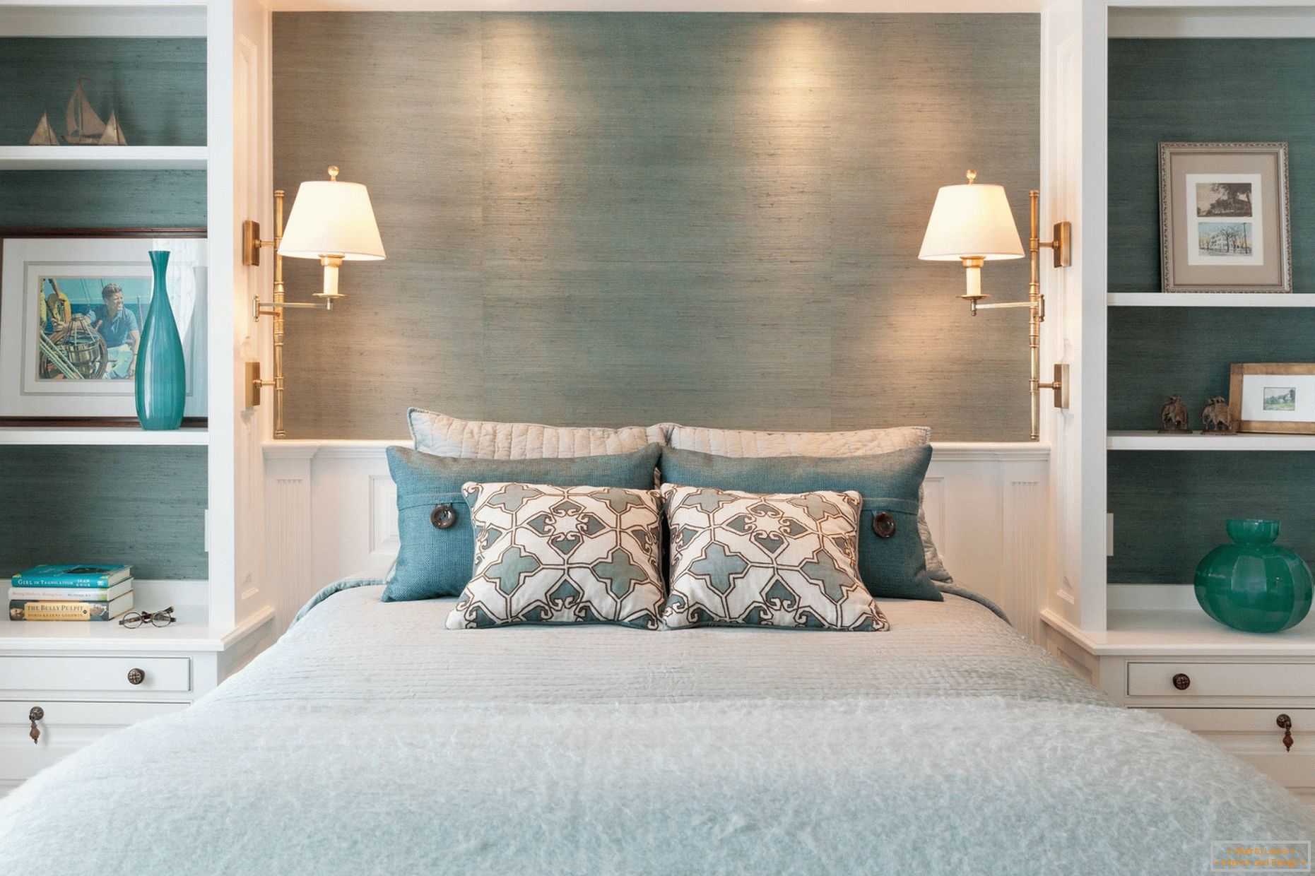 Turquoise color in the bedroom