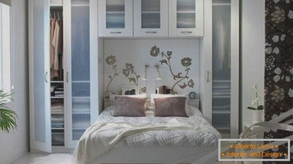 Furniture with transparent doors in the bedroom