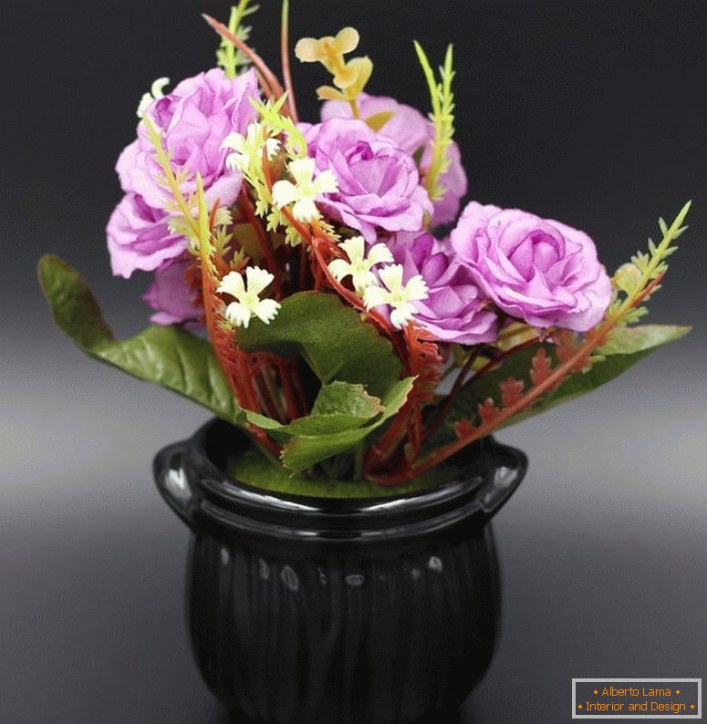 Composition of artificial flowers for the interior