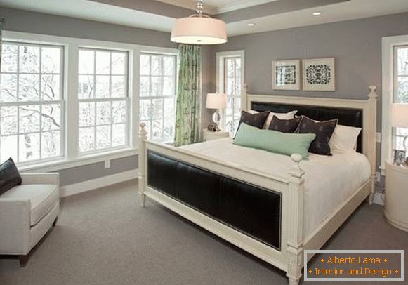 Gray color in the interior of the bedroom - photo in combination with green