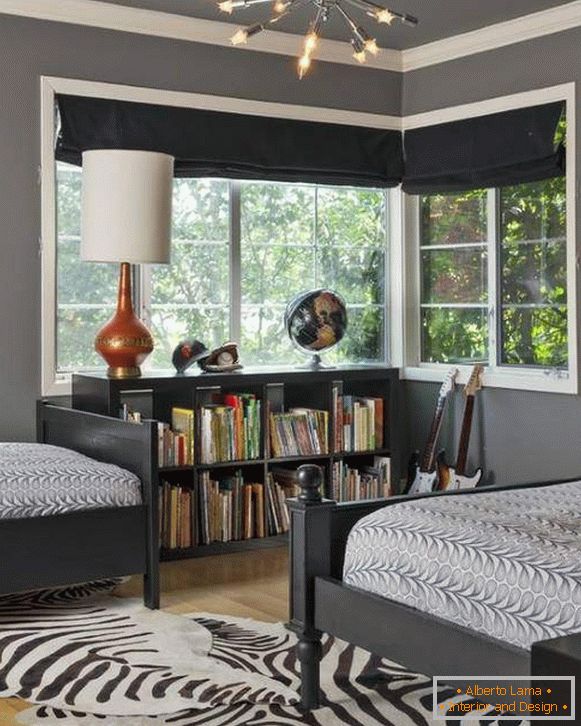 Dark gray color in the interior of the bedroom - photo