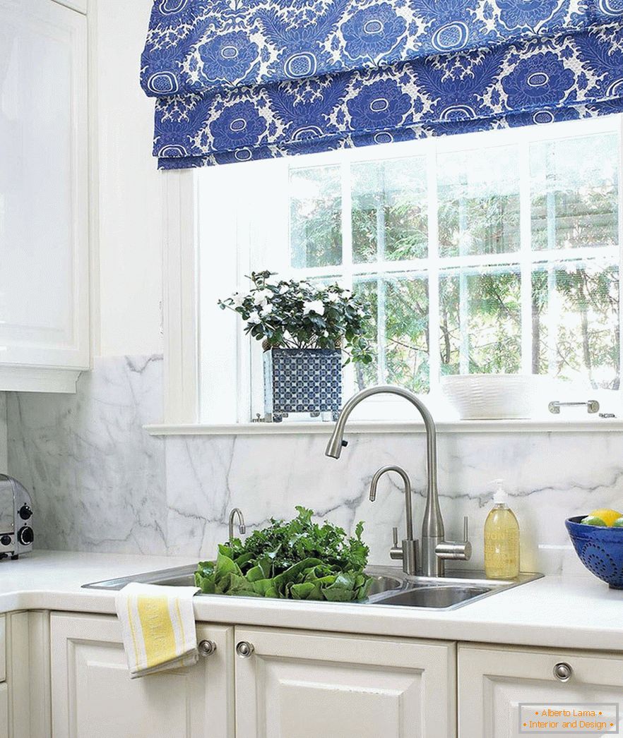 Blue textiles in the kitchen
