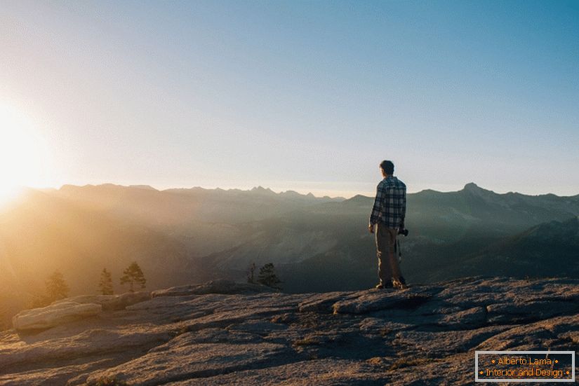 Dawn in the Mountains, photographer Julian Bialowas