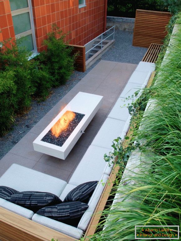 Design of a narrow courtyard with a fireplace