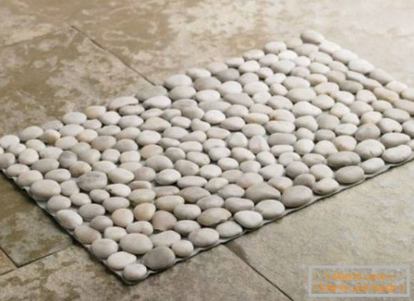 Bath mat in the spirit of the spa salon
