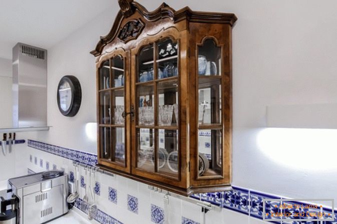 Antique showcase for dishes