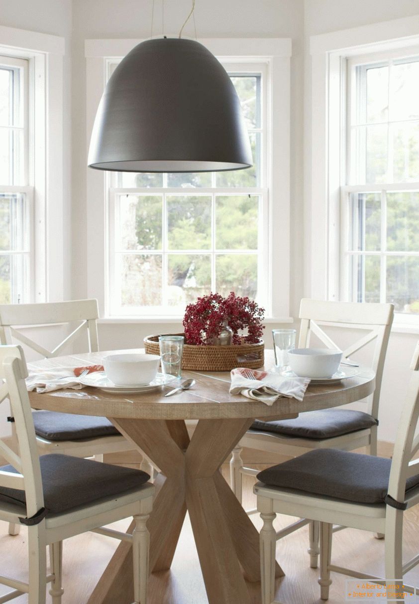 Round table for dining room