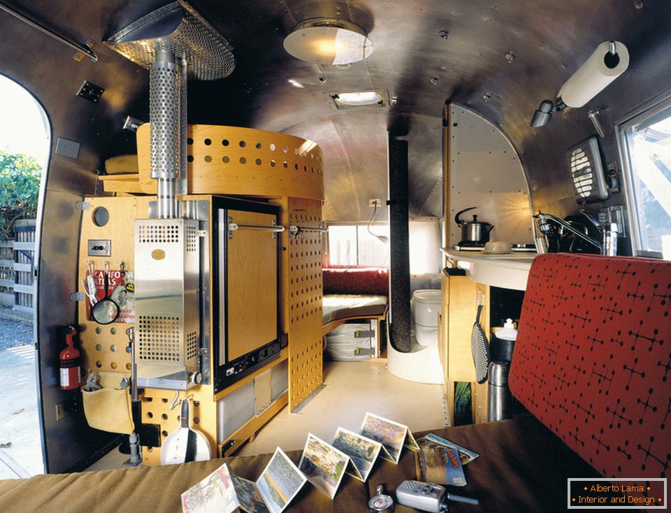 Interior of the small trailer 