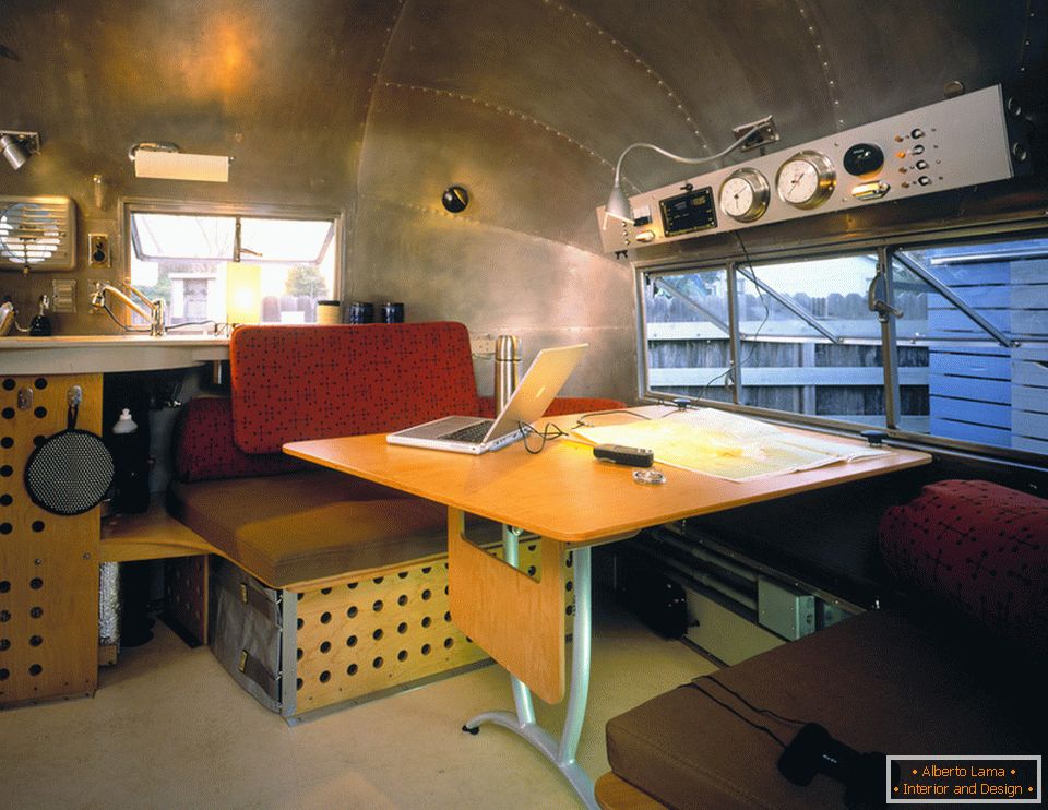 Dining room of the small trailer 