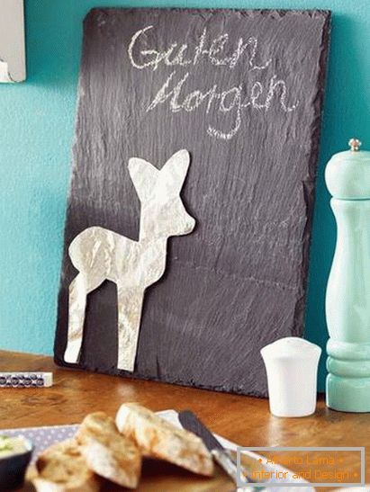 Chalkboard in a small kitchen in turquoise color