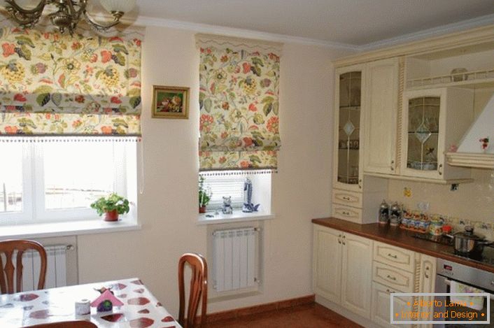 Curtains with floral print
