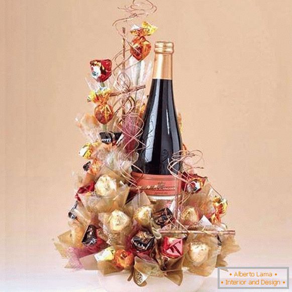 How to decorate a bottle of champagne with sweets на праздник
