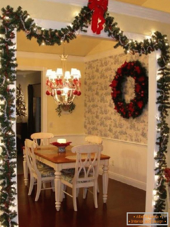 how to decorate a room with a garland for the new year, photo 16