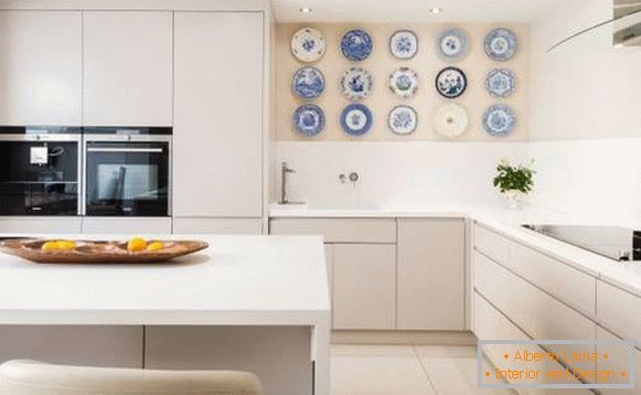 How to decorate a wall in the kitchen above the table - photos of the best ideas