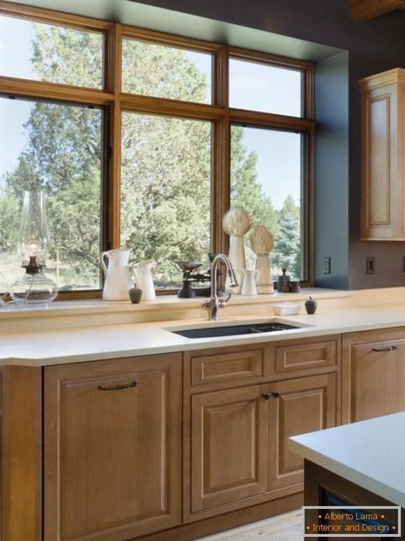 Beautiful window sill decoration in the kitchen