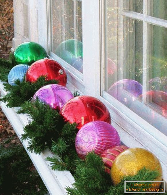 How to decorate a window with your own hands - New Year's decor on the photo