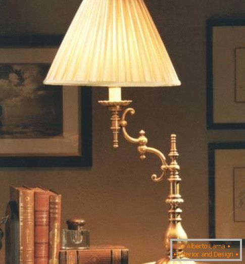 Table lamp with diffuser shade