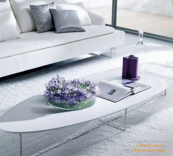 Oval coffee table from Bontempi