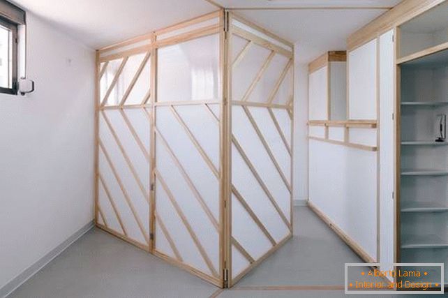 Mobile walls in the interior of a small apartment