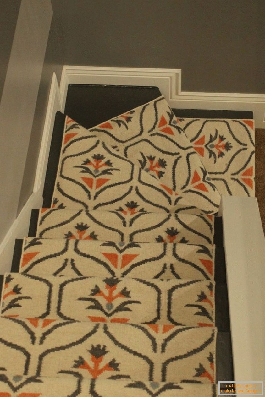 Walkthrough: How to replace a carpet on a ladder