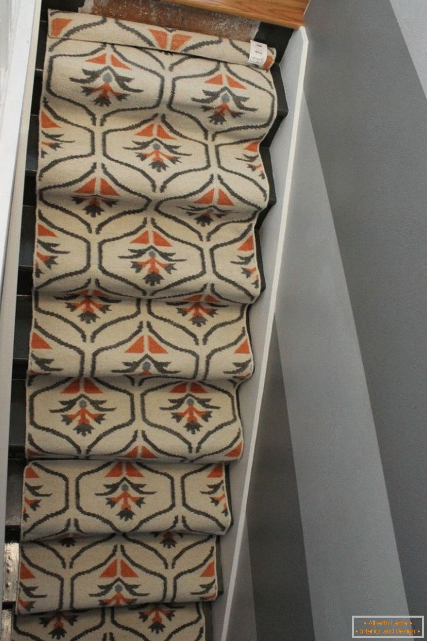 The width of the carpet corresponds to the size of your staircase