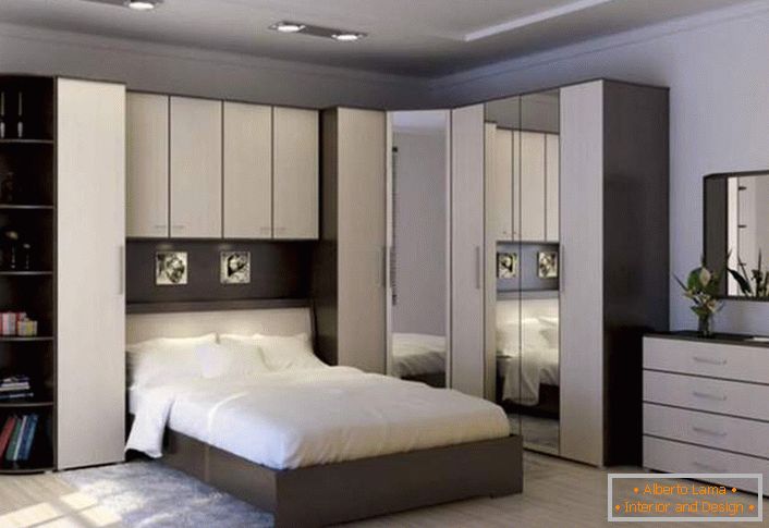 Modular bedroom furniture advantageously combines functionality and attractive appearance.