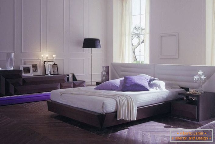 The minimalist bedroom is furnished with modular furniture. Properly selected light makes the room romantic and cozy.