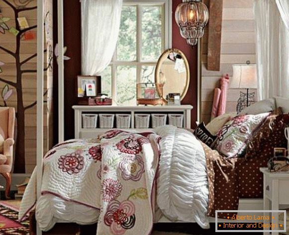 Rustic-style room for a girl