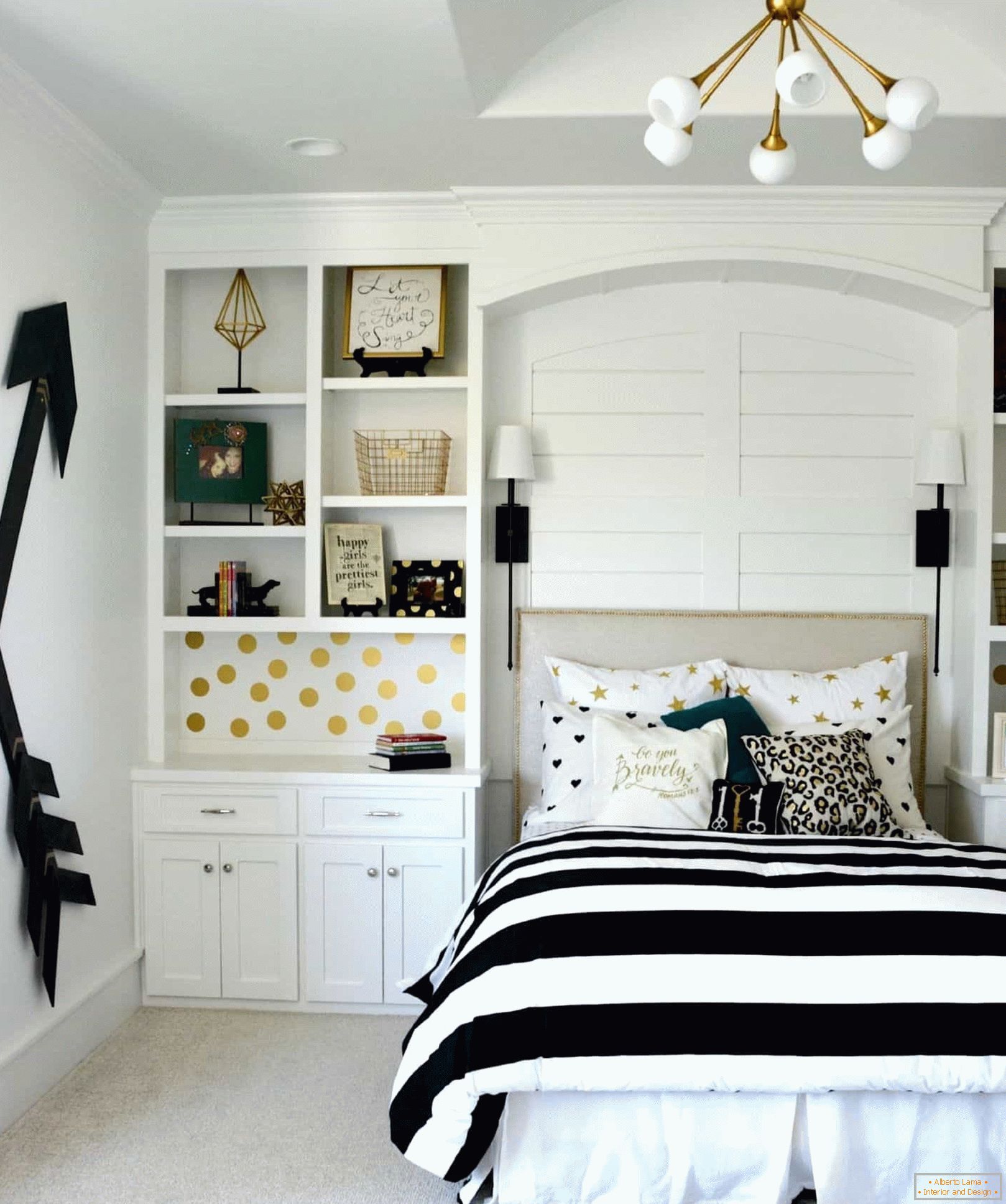 Black and white room design for a teenage girl