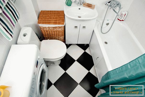 Black and white tiles in the bathroom