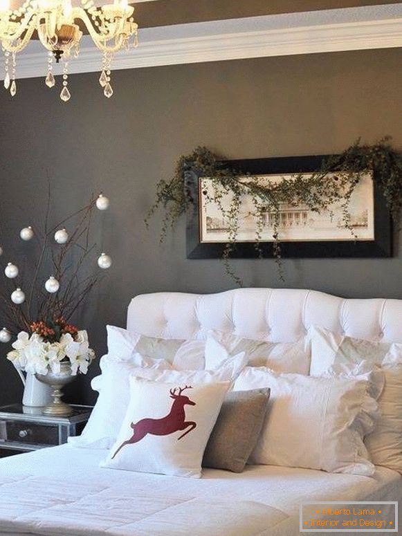 prostoy-New Year's decor-for-bedroom