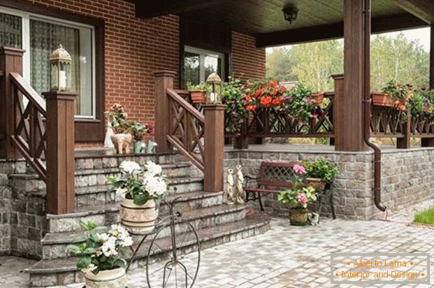 beautiful porch of the house из камня