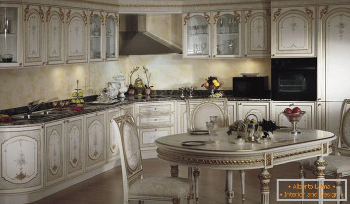 The built-in technique makes the interior of the kitchen in the Baroque style.