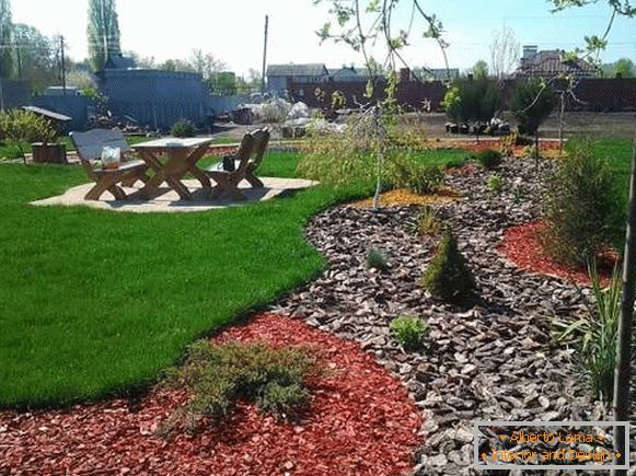 Beautiful landscaping yard design with their own hands - photo layout