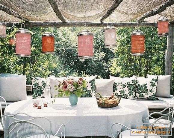Decorative decorations in a summer kitchen with a veranda, photo 4