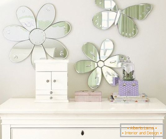 Mirrors in the form of flowers and butterflies