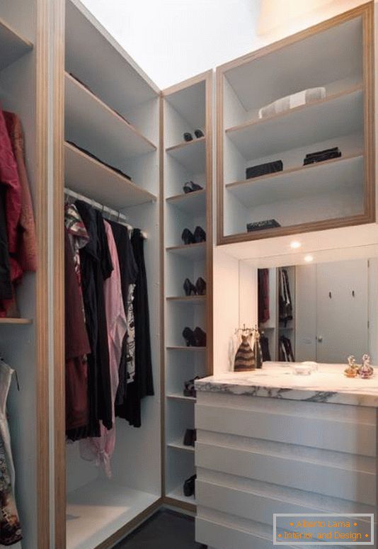 Cloak room with open shelves